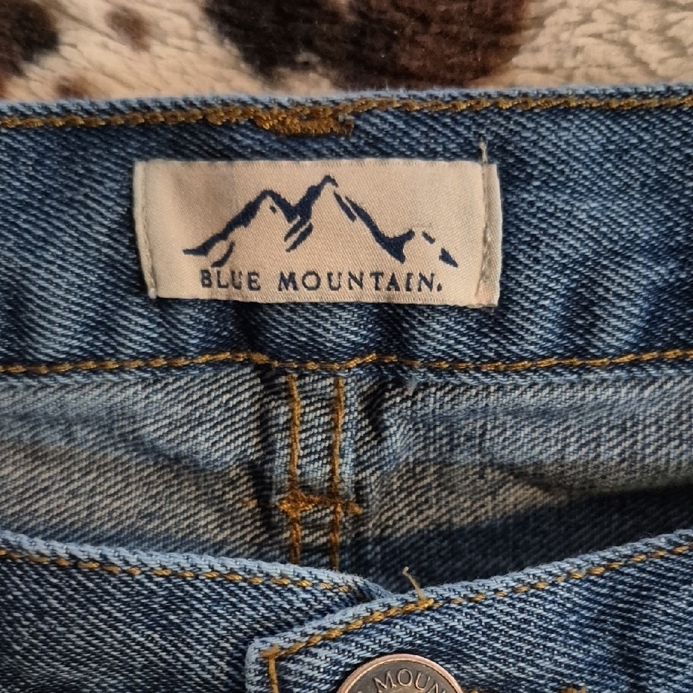 Blue MOUNTAIN, Classic Blue Relaxed Fit Jeans for Men. WAIST 40. - Picture 2 of 12